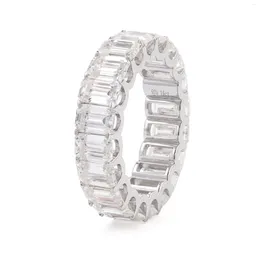 Pierścienie klastra 925 Srebrny Szmaragd Cut Moissanite Diamond Eternity Ring Pierścień stałego Zespół dla kobiet mężczyzn Fine Jewelry Splated Rhodium Pass
