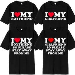 Herren-T-Shirts Ich liebe die Kleidung meines Freundes Ich liebe mein Freundes T-Shirt, also bitte bleiben Sie von mir fern J240426