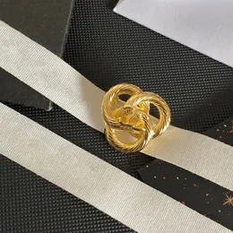 Stupia per maglione oro per spillo da colletto con perno di moda marchio di stilista c lettera di lusso di lusso di lussuoso abbigliamento per matrimoni oro accessori gioielli