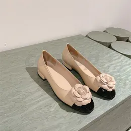 2024 Ballet Flats Designer Women's Flat Shoes Floral äkta läder tjocka klackar Båtskor Bröllopsskor Fester och banketter Klänningskor Loafers Sheepskin Leather