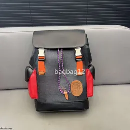 디자이너 Rivington Backpack Mens 수하물 가방 세련된 여행 가방 대용량 용량 핸드백 클래식 자수 패턴 Cowhide Backpack Boarding Bag Handbag