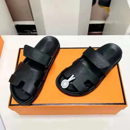 Topp chypre designer män kvinnor andra farbror oran sandal tofflor höst mode platta sandaler riktiga läder högkvalitativa avslappnade tofflor storlek 35-45 med ruta 904