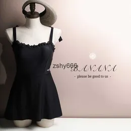 Fanfamiljer Nya kvinnor Sexig fjäril Knut Öppen Back Liten Black Dress Vacation One Piece som täcker magen Hög midja Slimming Simbaddräkt