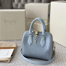 24SS مصممة للسيدات الفاخرة الجديدة Dream Ice Blue Bagow Bag Bag Women Women Hand Hands Counter Bag Crossbody Bag Base 20cm TTLHJ