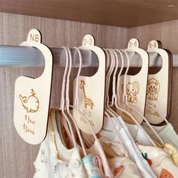 Decoração de festa Diferente estilo A Wood Baby Bersery Closet Diviss de nascimentos para organizadores de roupas de 24 meses Suprimentos de crescimento de guarda -roupa