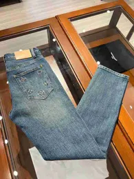 Designer jeans för herr mode varumärke smalt passar små raka ben mäns jeans 2024 vår/sommar avslappnade elastiska byxor för män modebyxor