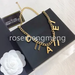 Fashionabla 18k guldpläterade rostfritt stål halsband kedja choker brev hänge uttalande mode kvinnor halsband födelsedagsfest gåvor smycken tillbehör