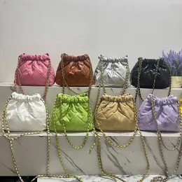 Bolsas de luxo para crianças de diamante Inscrevidas INS Girls coloridas Cadeia de metal bolsas de balde de moda Crianças Pu Couro One ombro S1350