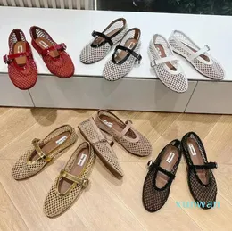 Designer Mary Jane Sapatos Novos sapatos de balé Ladies Casual Sandals Designer Cutout Design Round Head Rhinestone Boat Shoes Sapatos de couro de luxo