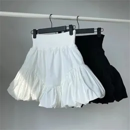 Primavera Verão Verão preto Fold Skirt Salia Mulheres elásticas de cintura alta A-line Sexy Saias curtas Irregular Ruffle White Dance 240420