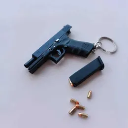 총 장난감 2024 높은 Quty Metal Pistol Gun Miniature Model Alloy Empire 1 3 쉘 방출 키 체인 모델 장식 T240428