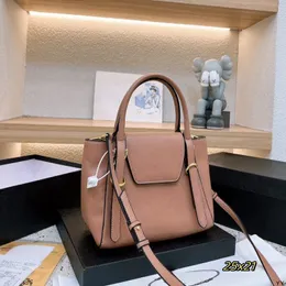 Axelväskor designer trianglar varumärke galleria saffiano äkta läder mini tote kvinnor handväskor purses crossbody väska 25 cm