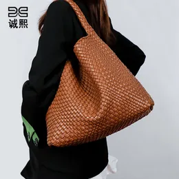 Sacos feitos à mão para mulheres, bolsas de ombro casuais da moda, Bolsas de axila de grande capacidade de estilo coreano, vendas diretas de fábrica