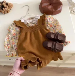 Kleidung Sets zwei Stücke Herbst -Baby -Mädchen Kleidung braun fliegende Ärmeln Strickwesten Pullover gelbe Blumendruckspitzen Grenzkleider