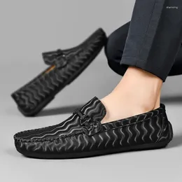 Sıradan Ayakkabı Orijinal Deri Doug Erkekler 2024 İlkbahar ve Yaz Yumuşak Alt Slip-On Lofter İngiliz Kore Breathabl