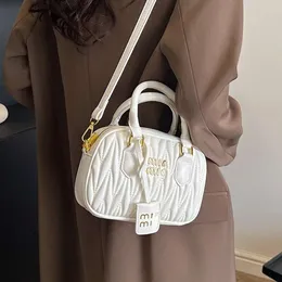 Day Packs Niche Design Folded 2024 New Women's Popular in Autumn and Winter, Versatile Straddle Bag, Elegant Small Square Bag