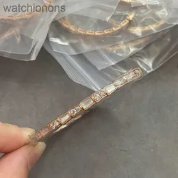 Hög nivå Original blgarry designer Bangles V Guld Högkvalitet Malakit Snake Bone Armband smal elektropläterad 18K guld perfekt tryck med varumärkeslogotyp