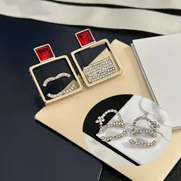 Błyskawiczne 18 -karatowe luksusowe marki projektanci liter Stud Clip łańcuch geometryczny słynne kobiety kryształowy cyrkodon na przyjęcie weselne kidenlry 2. styl