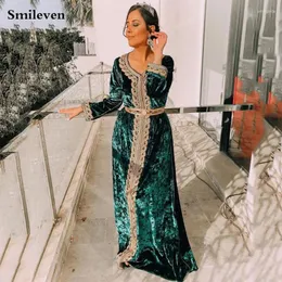 Sukienki imprezowe Smileven Zielony Maroko Caftan Evening V Szyjka koronkowa strój Dubai Promowa sukienka aksamitna długie rękaw formalne