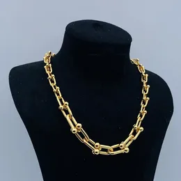 Designer de colar em forma de U Classic U 18k colar de ouro punk colar de designer de hip hop para mulheres charms retrô jóias de designer de cadeia espessa têm gargantilha de diamante