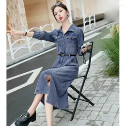 Lässige Kleider 2024 Frühling Herbst Kleidung Overknee Long Damen Retro Temperament Taille kontrolliert schlampig Hülle Denim Kleid