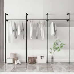 Rack de roupas penduradas na parede do pipeline industrial - Modern Wardrobe Storage Display para roupas steampunk - Design de preto preto pesado