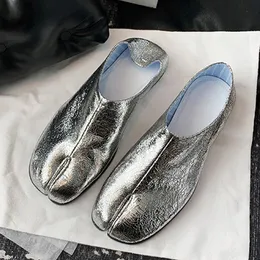 Designer Silver Tabi Ninja Flats Women Bursting Pattern Leather Split Toe Moccasins Shoes Female Pig Trotters Loafers 240426