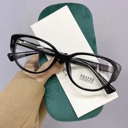 Designer Solglasögon Svarta inramade glasögon för kvinnors bara skumning av huden kan utrustas med examensmyopi -linser och kattögondekorationer