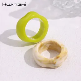 Cluster Rings HUANZHI Acrylic Resin Odd Shaped Geometric Round Index Finger Ring For Women Girls INS Funny Creative Jewelry Gifts 2024