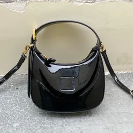 Nya kvinnor miui hobo väska modedesigner patent läder crossbody väska gyllene hårdvara justerbar rem handväska utomhus casual shopping axelväska handväska