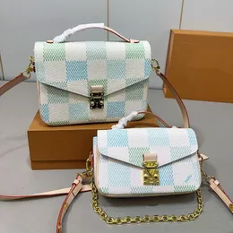 24SS Женская роскошная сумочка дизайнер высокий уровень выступления мессенджерный сумка женская сумочка сумка для плеча с кросс -кусочком сумки подмышки 26 см/22 см.