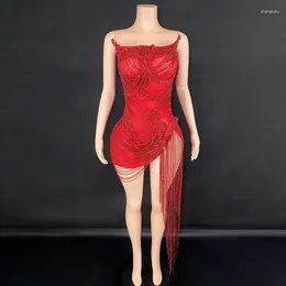 Fringes di strass rosso scintillante di strass rosse Mesh Vedi attraverso abiti corti per donne sexy celebra il ballo di prima serata di compleanno