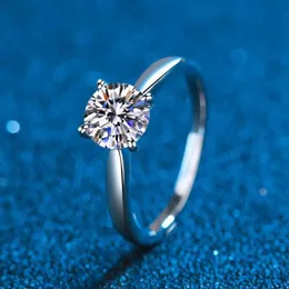 Pierścienie zespołowe Certyfikowane molibdenum krzemionka żeńska pierścionek zaręczynowy 1ct 2ct okrągłe jasne laboratoryjne diamentowy pierścionek ślubny Pure Srebrna Wykwintowana biżuteria Q240427