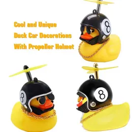 Batê de Bath Toys Brinquedos de Pato de Borracha com capacete Decorações de painel Ornamento Pato amarelo com colar de hélice