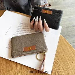 Axelväskor anpassade namn äkta lädermynt handväska lyxig design graver av initialer kort plånbok företag mode casual zip kvinna hållare