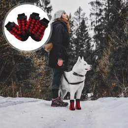 犬アパレル4 PCSペットソックスフットウェア冬の非滑り保護クリスマステーマ温かい子犬靴