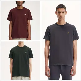 T-shirt di Fred Polo Perry Designer Polos di lusso di lusso di alta qualità da donna Summer Mans a maniche corta tutta la maglietta a collo rotondo di cotone ricamo a colori solidi