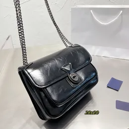 Triângulo de qualidade Triângulo Hobo Bolsa de couro Bolsa de couro Crossbody Bags Tote Bag Bolsa de luxo bolsa clássica Pacote Executivo Bolsa de compras três cores