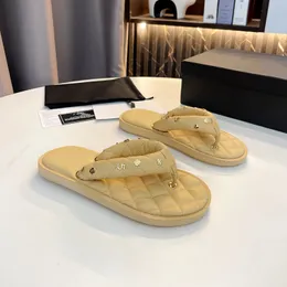 Klassische Designerinnen Frauen Flip Flops Sommer Beach Slipper Real Leder Mirror Qualität Mode lässig Schuhe Weiche Leder 35-42 Größe erhältlich mit vollem Paket