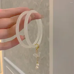 Bangle 2st/set temperament kinesiska forntida kvinnliga enkla kvinnliga armband smycken gåva fjäril pärlhänge akryl
