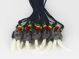 10pcs Mode Wachs Baumwollkabel Weiße Ressingooth -Zähne Anhänger Halskette mit Eagle und Rasta Holzperlen Halskette7283785