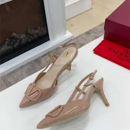 2024 High Heel Pumps Designer Valentyno Shoes Stud Vlogoo Four Seasons Metal V-Button Counter Lacquer Leather Shiny äkta höga klackar Thin Pointed Toe Style Sandals