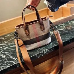 Bola casual de couro genuíno de alta capacidade de luxo bolsas de ombro de moda designer trends holda 240422