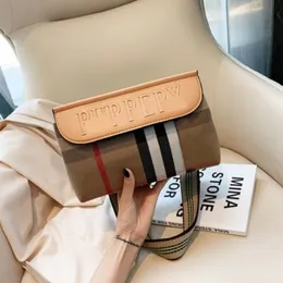 حقيبة كتف غير رسمية للكتف القطري الأزياء مصممة مصممة مصممة مخططة على النقيض من النساء الفاخرة حقائب اليد عبر محفظة الجسم CSG2401237