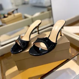 Tasarımcı Sandalet Topuklu Klasikler Kadın Ayakkabı Topuklar Sandallar Moda Elbise Ayakkabı Dans Ayakkabı Yeni Seksi Süper Lady Metal Kemer Tepeli Lüks Yüksek Topuk Ayakkabı Altın