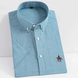 Polos masculinos masculinos curtos slve bamboo fibra de fibra de estiramento casual camisa bordada de botão de botão com rugas padrão t240425