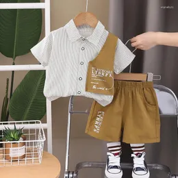Roupas Conjuntos de roupas Crianças Verão 2024 Moda coreana Turn Down Collar Stripes Vertical T-shirts e shorts Boutique Boys Boys Boutique