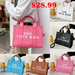 2024 Tote Çanta Tasarımcı Çanta Siyah Omuz Çantaları Klasik Kapasite Crossbody Bags Sıradan Kare Sırt Çantası Yüksek kaliteli alışveriş çantası Evrak Çantası