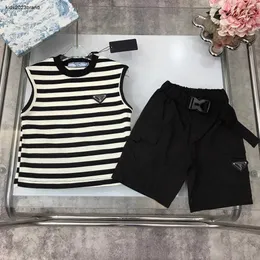 Nya babybanor Summer Suits Kids Designer Kläder Storlek 100-150 cm Svartvitt randig design ärmlös väst och shorts 24 april