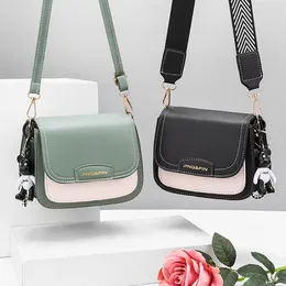 Axelväskor explosiva handväskor2024 stil eleganta damer messenger väska mode all-match mini små fyrkantiga casual kvinnor